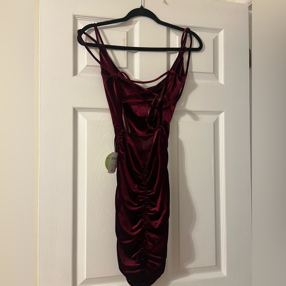 Windsor Elegant Burgundy Dress - Picture 5 of 12